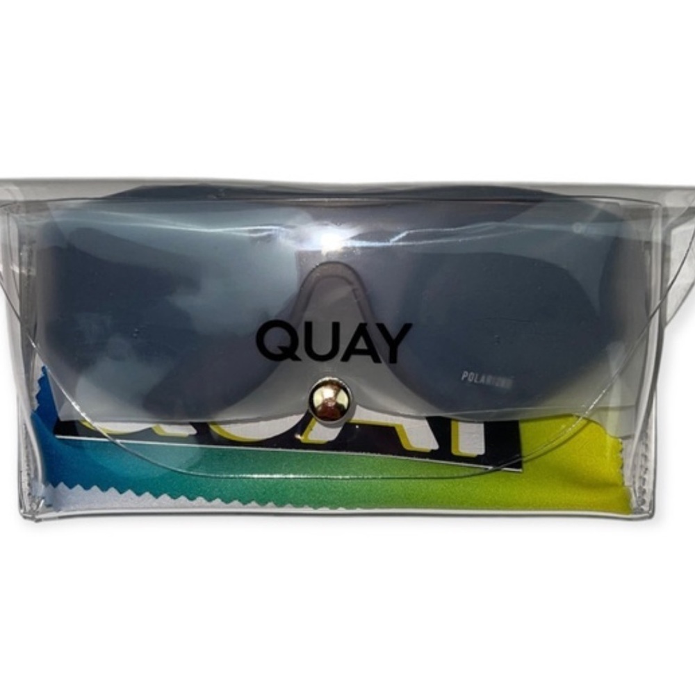 NWOT Quay Secret Set Sunglasses Polarized Black Shield frame Unisex